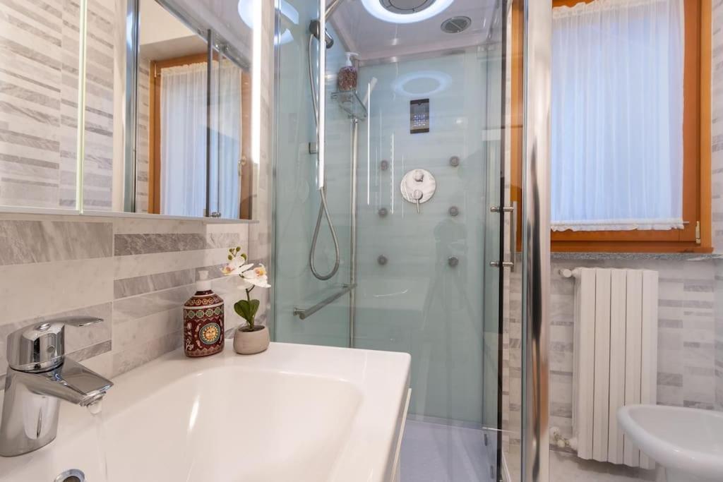 Wraparound Lake Views Bellavista Residence Campione dʼItalia Zewnętrze zdjęcie